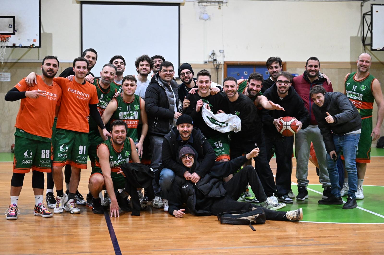 Giocatori e staff degli Avellino Boars dopo una partita