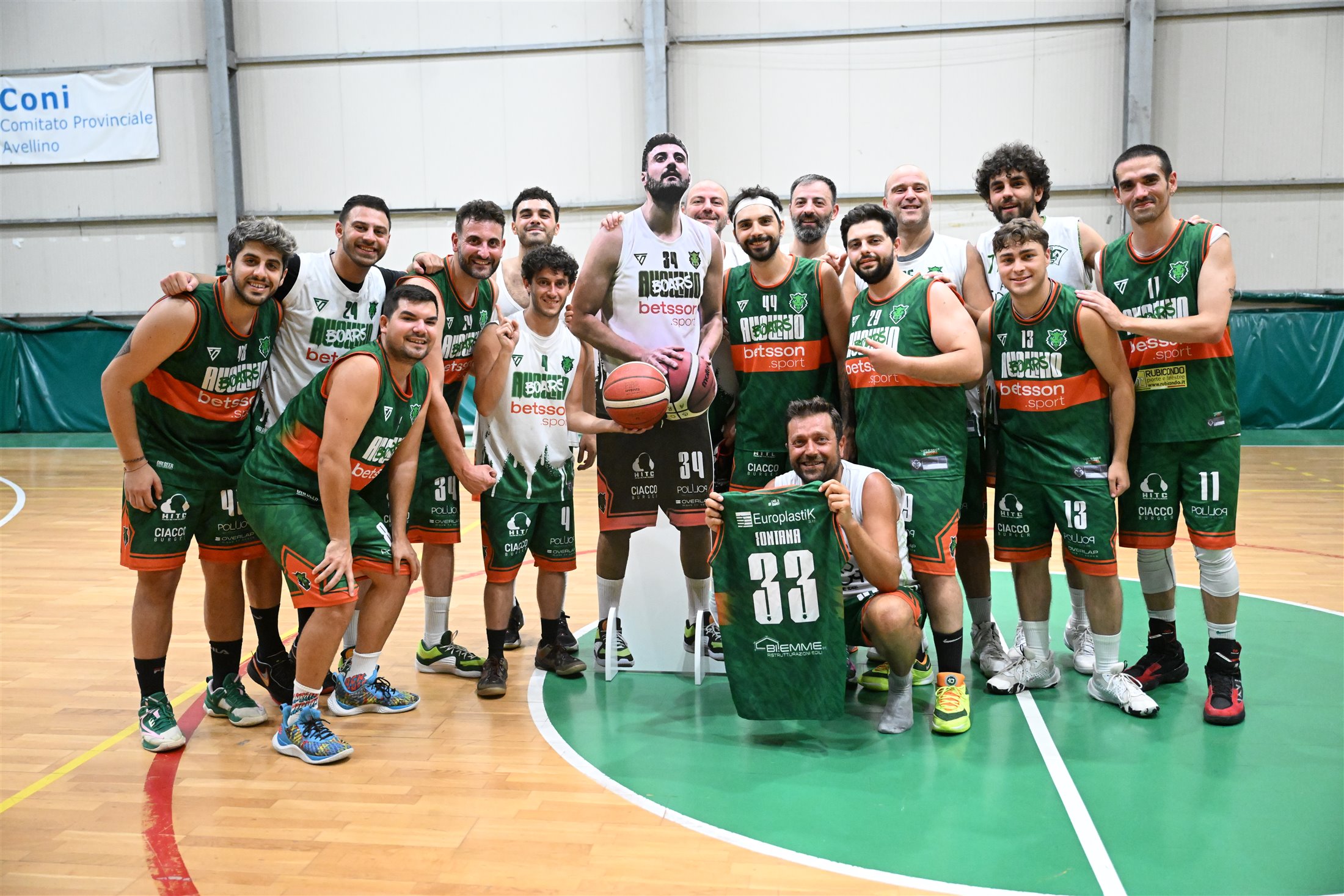 La squadra degli Avellino Boars riunita sul parquet